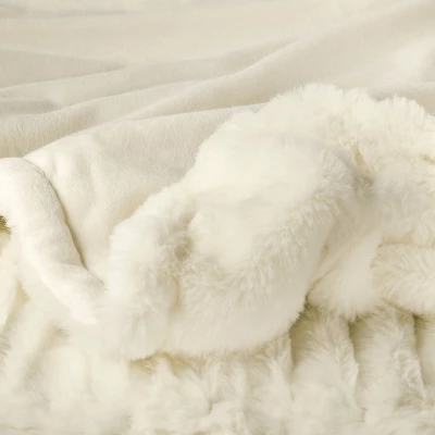 60" X 86" Faux Fur Oversized Bed Throw - Threshold Signature™ 4 60" X 86" Faux Fur Oversized Bed Throw - Threshold Signature™ - Image 2