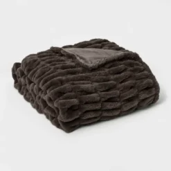 60" X 86" Faux Fur Oversized Bed Throw - Threshold Signature™ 9 60" X 86" Faux Fur Oversized Bed Throw - Threshold Signature™ -Threshold GUEST dd445366 f565 4ae7 8f14 2675be1cf726