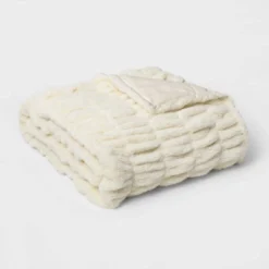 60" X 86" Faux Fur Oversized Bed Throw - Threshold Signature™ 8 60" X 86" Faux Fur Oversized Bed Throw - Threshold Signature™ -Threshold GUEST f8285427 54eb 4e0b aa6e c8ab07156195