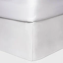 8pc Clipped Jacquard Geo Circle Comforter Bedding Set White - Threshold™ -Threshold GUEST fcc99061 7af1 40f9 966c 9034794f9975